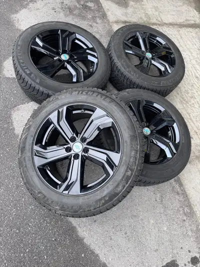 235/60/18 5x108 for the following cars Volvo XC60, XC90, Ford Edge, Edge Plus and Jaguar I-Pace Have...