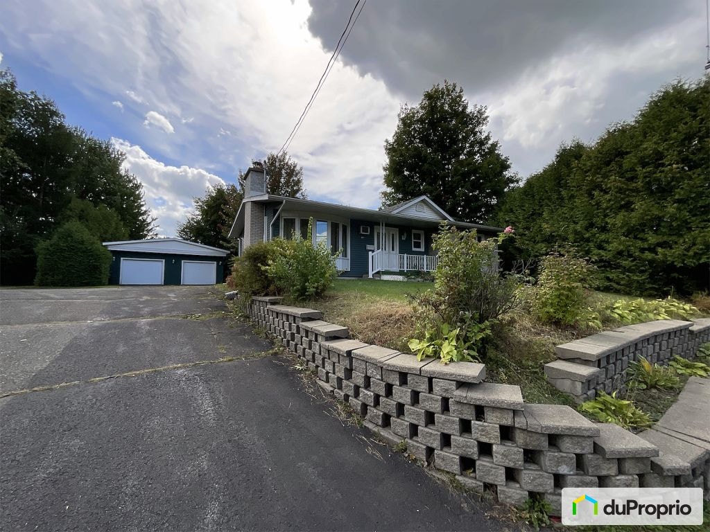 $450,000 - Bungalow for sale in Coaticook — photo 1