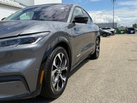 Low Mileage, Sunroof, Power Liftgate, Premium Audio, Heated Seats, Navigation! Compare at $29999 - i... (image 7)