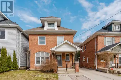 Fantastic family home. Only a block from the rear entrance to Harrison Park, Sydenham river and the...