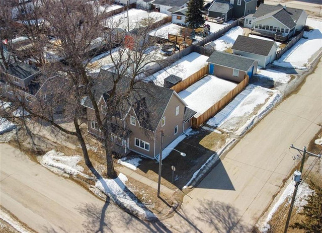 25 27 7th Street SE Portage La Prairie, Manitoba in Houses for Sale in Portage la Prairie - Image 4