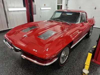 Chevrolet Corvette 1963 Split Window, moteur 327, 300HP, manuelle 4 vitesses, véhicule Extrêmement r...