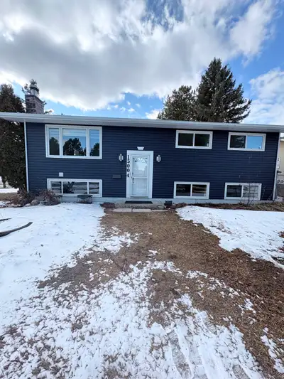 2 Bedroom Basement Suite - CREDIT NOT AN ISSUE - Utilities Inc - Family Pet Friendly Home. 2 Bedroom...