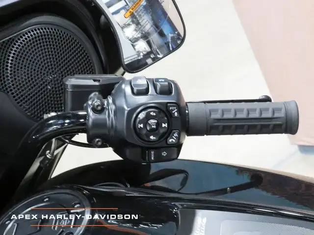 2025 Harley-Davidson FLHX - Street Glide in Sport Touring in Cambridge - Image 14