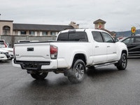 No Accidents - One Owner - Trailer Brake - Running Boards - Tonneau Cover Rugged yet refined, the 20... (image 8)