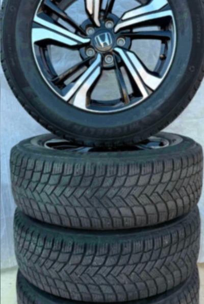 Like new 235/65/17 2356517 Michelin xice winter snow ice 235 65 17 tires on original Honda cr-v crv...