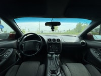 La Pontiac Firebird Trans Am 1994 est lun des modèles les plus emblématiques de lère des voitures sp... (image 9)