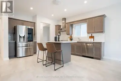 Experience modern elegance in this beautifully crafted 4 +1 bedroom, 5-bathroom home by Mountain Vie...