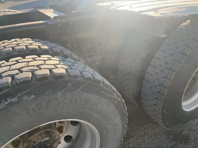 2016 Kenworth T800 in Heavy Trucks in Calgary - Image 10