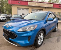 **CARS TRUCKS SUV 4X4 VAN AWD EDMONTON FINANCING AVAILABLE EASY FINANCING ** 2020 FORD ESCAPE SE 1 O... (image 2)