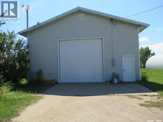 207 2nd AVENUE W Smiley, Saskatchewan in Houses for Sale in Saskatoon - Image 12