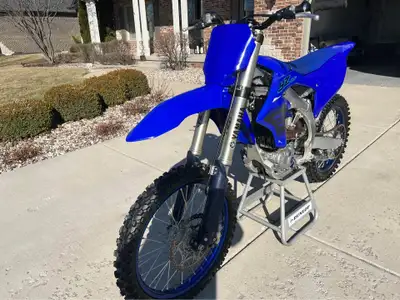 APPLY NOW: https://www.ridecollective.ca/get-pre-approved 2024 YAMAHA YZ450F • High-performance 450c...