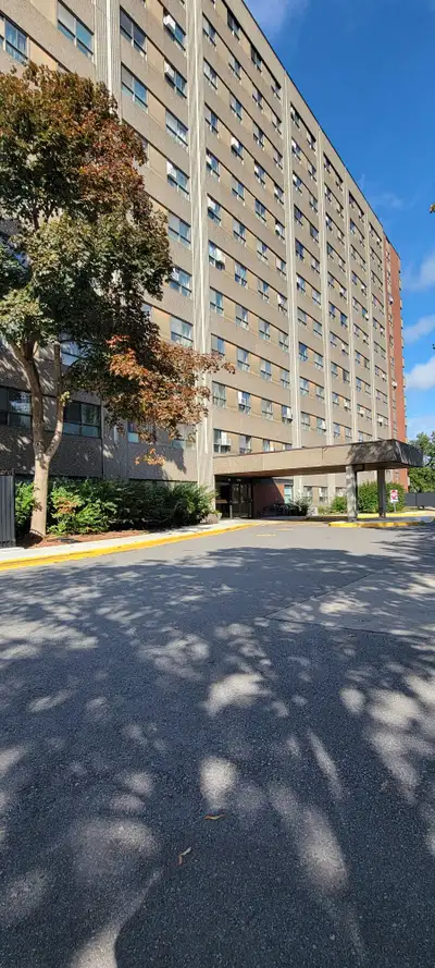 OGILVIE TOWERS IS PERFECTLY SITUATED IN THE EAST END OF OTTAWA, WITH QUICK AND EASY ACCESS TO HIGHWA...