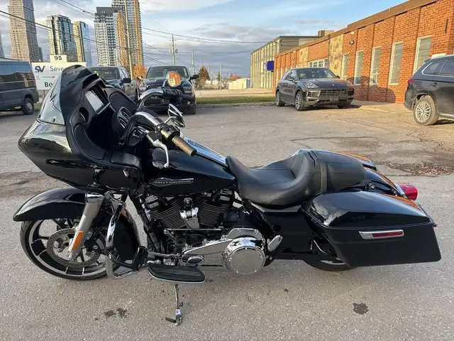 2022 Harley-Davidson Road Glide ~ ROAD GLIDE ~ 107CI ~ 2 INTO 1  in Sport Touring in City of Toronto - Image 3