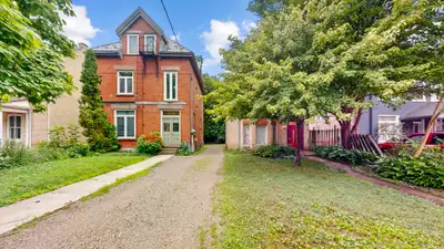 CHARACTER TWO BEDROOM LOFT APARTMENT IN WOODFIELD Located in London’s desirable Woodfield neighbourh...