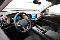 One owner 2026 Volkswagen Atlas Comfortline comes equipped with leather seats, 3rd row seating, heat... (image 4)