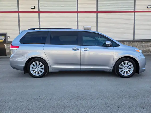 2014 Toyota Sienna LIMITED / AWD / SUNROOF / LEATHER 7 PASSAGER in Cars & Trucks in West Island - Image 9