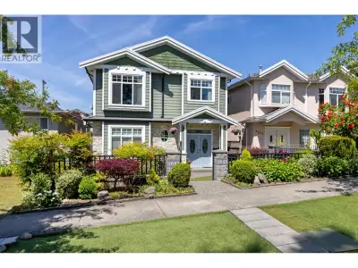 HARD TO FIND! CUSTOM BUILT 2 LEVEL 6 BEDROOM HOME WITH 2 SUITES PLUS A 2 BED ROOM LANEWAY HOUSE. AN...
