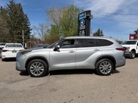 Double L Motors Ltd. Check out this stunning Silver Metallic 2021 Toyota Highlander Limited! This pr... (image 2)