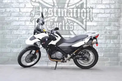 ONLY 3909 km on this MINT, 2013 BMW G650GS! The German KLR, big 650 thumper ADV bike. Factory heated...