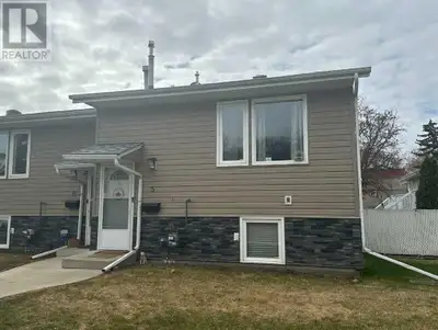 This home is at the end of a cul de sac and is an outside unit. Located near a wooded area, this tow...
