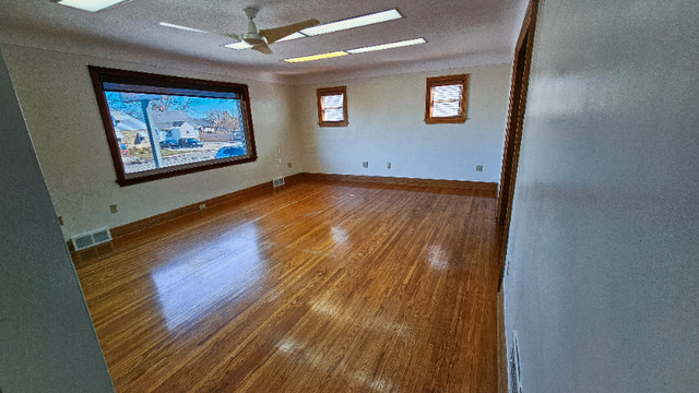 Centrally Located Apartment in Niagara Falls in Long Term Rentals in St. Catharines - Image 3