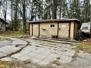 Modern 2-bedroom, 2-bathroom cottage close to Sturgeon Lake! 2