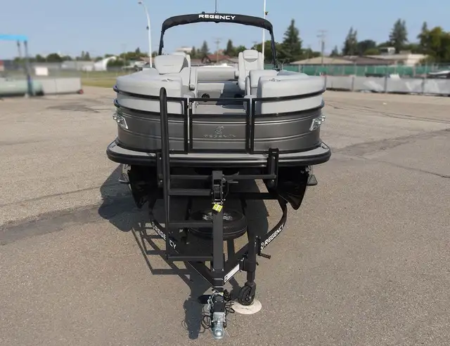 2024 Regency 230 LE3 Sport With 250L Tritoon Pontoon Boat in Powerboats & Motorboats in Vernon - Image 3