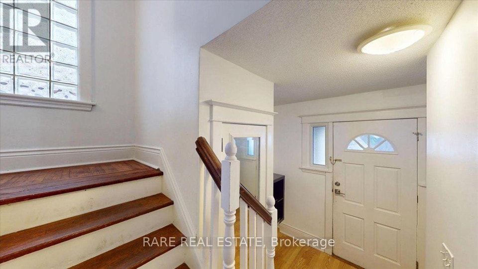 2 - 8 BALSAM AVENUE N Hamilton (Stipley), Ontario 4