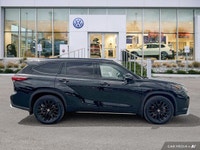 This Toyota Highlander delivers a Intercooled Turbo Regular Unleaded I-4 2.4 L/146 engine powering t... (image 5)