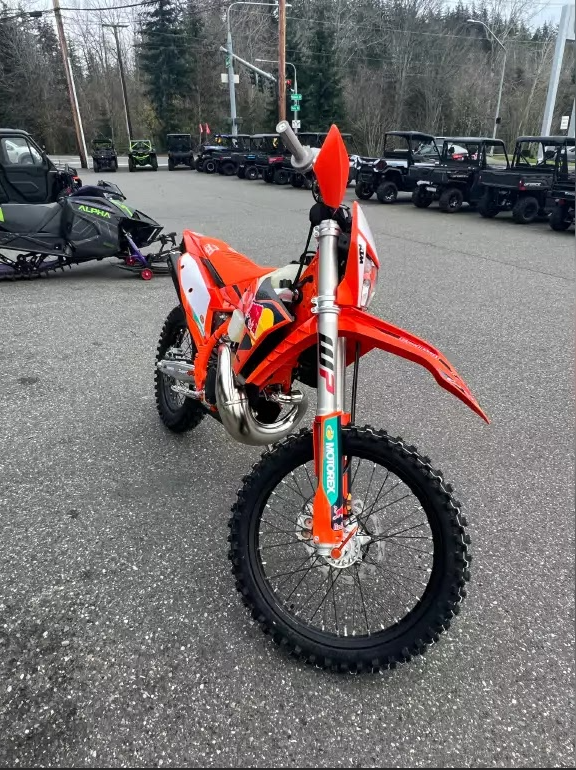 2025 KTM 300 XC-W CHAMPION EDITION - RED BULL FEW LEFT! in Dirt Bikes & Motocross in Edmonton - Image 5