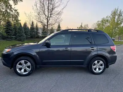 2010 SUBARU FORESTER , 4X4 , AUTOMATIQUE , 4 CYLINDRES, PAS DE ROUILLE , MÉCANIQUE SUPER BON , TOIT...