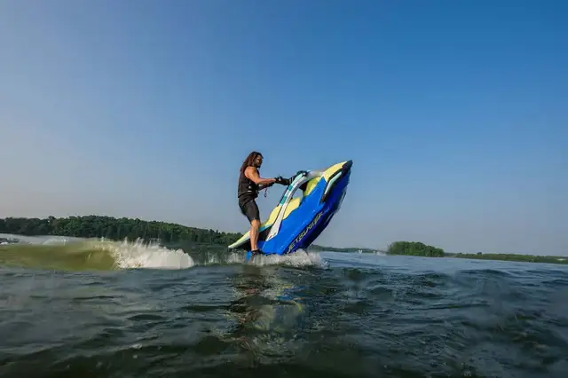 2026 Yamaha JetBlaster PRO 3-UP Azure Blue/Lunar Yellow in Powerboats & Motorboats in Moose Jaw - Image 5