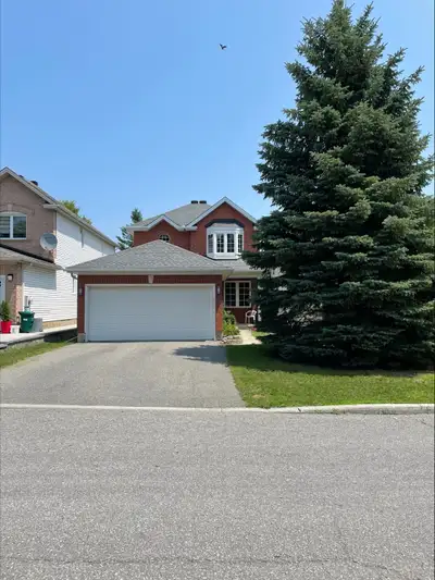 CENTRAL PARK ADDRESS: 29 Cedar Park, Ottawa AVAILABLE: Immed at $ 2950 per month plus utilities Beau...