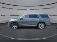 // ACCIDENT FREE!! // This 2022 Hyundai Palisade Luxury AWD is a refined three-row SUV built for bus... (image 4)