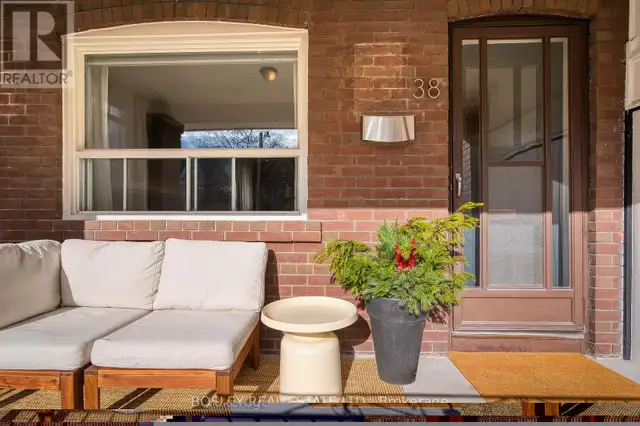38 HALTON STREET Toronto (Trinity-Bellwoods), Ontario in Houses for Sale in City of Toronto - Image 3