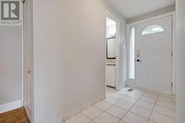 12F LARKSHIRE LANE Ottawa, Ontario62863771874947122