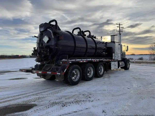 2005 PETERBILT 378 in Heavy Trucks in Saskatoon - Image 6