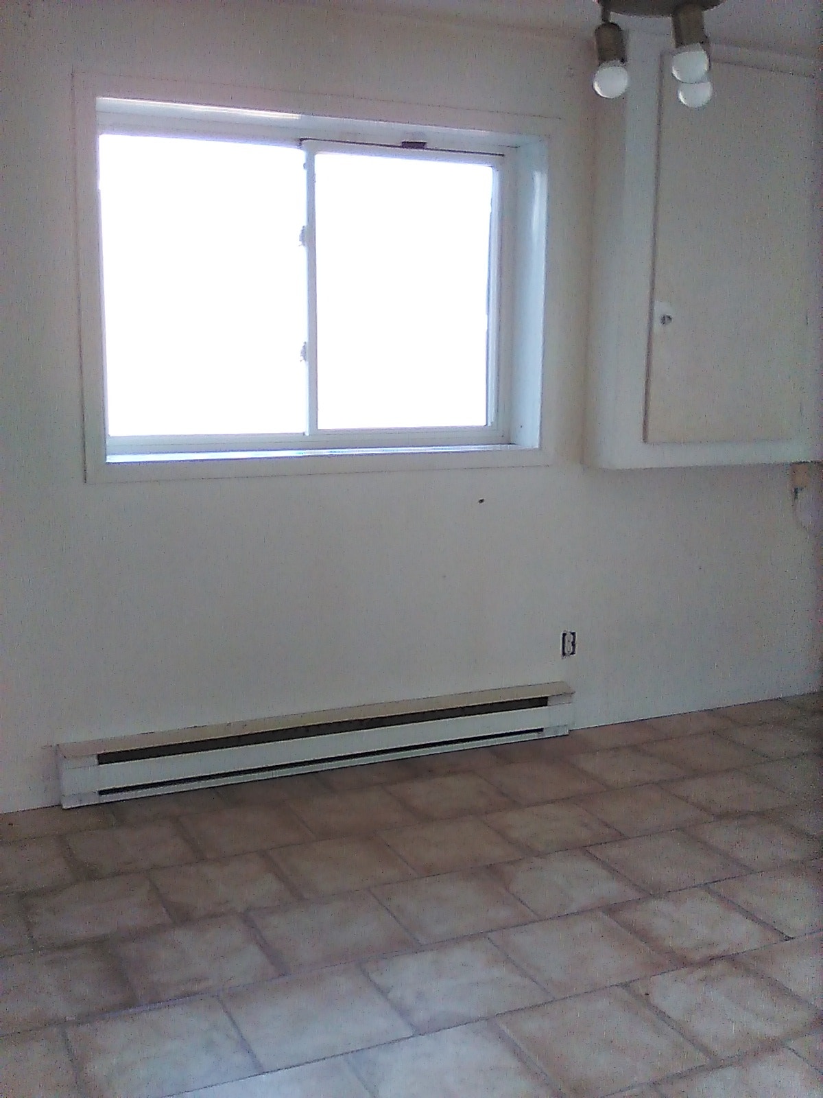 1er AOUT TRES GRAND 4.5 CHAUFFER  ÉCLAIRER  153 VACHON TR $1050 — photo 2