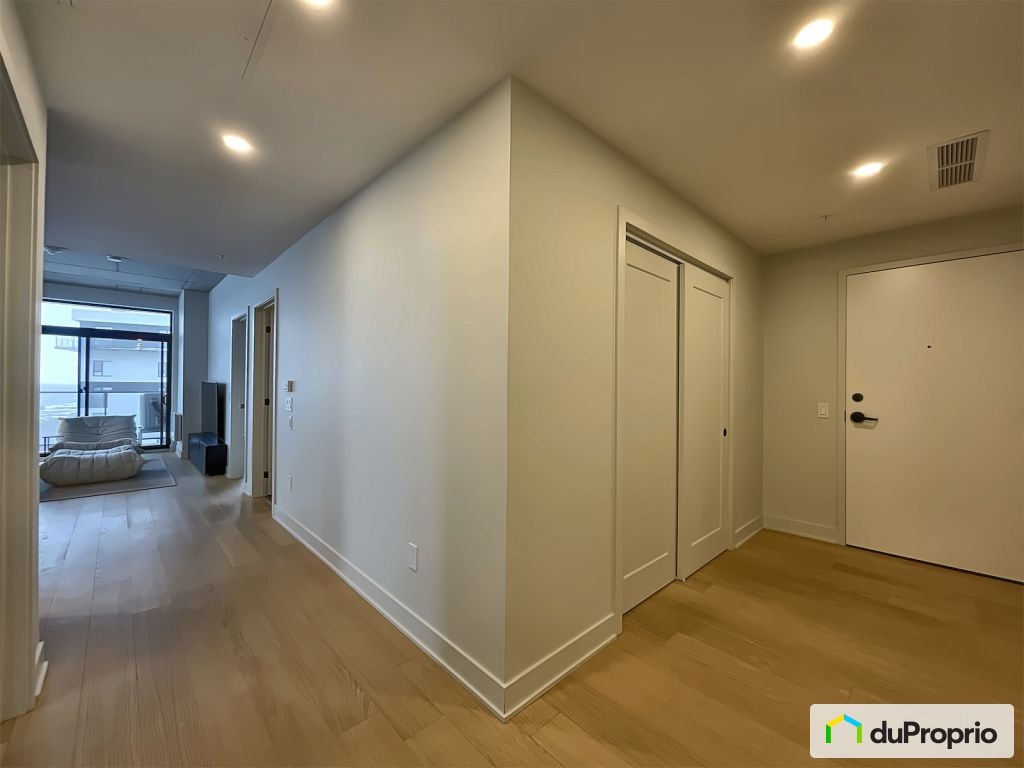 $679,000 - Condominium for sale in Chomedey — photo 2