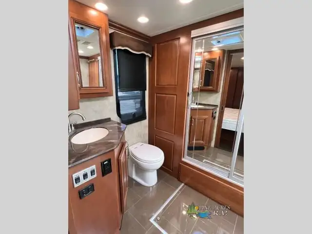 2015 Fleetwood RV Providence 42M only 027,446 Miles in RVs & Motorhomes in Moncton - Image 49