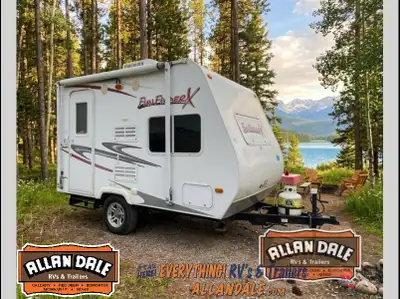 Fun Finder X w/Rear Corner Toilet/Shower Combo, Wardrobe/Vanity/Wardrobe, Refrigerator w/Overhead Ca...