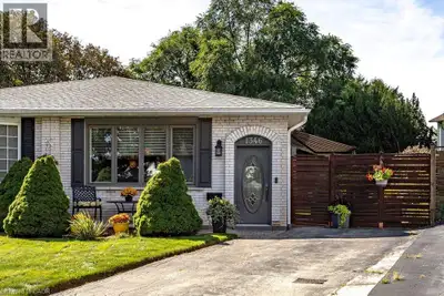 Welcome to 1346 Roylen Road . Located in one of Oakville's most sought-after neighbourhoods! This se...