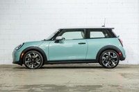 Francais: * Premier + * Style Favoured * Siège actif, conducteur * Sièges avant électriques * Accès... (image 3)