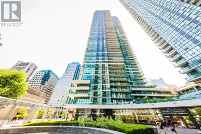 Beautiful 1+Den Condo At 33 Bay Street, Located In The Heart Of Downtown, Steps To Harbour Front, Un...
