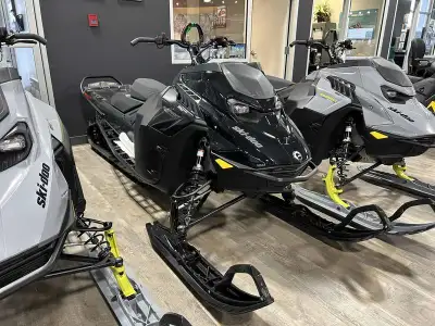 2026 Ski-Doo Summit® Adrenaline® with Edge Package 850 E-TEC 154 H_Alt Powder 3.0_Black When winter...