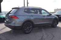 NO ACCIDENT Elevate Your Drive with the 2022 VW Tiguan Comfortline 4Motion AWD. Discover the Perfect... (image 6)