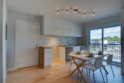 Appartement 4 et demi situé sur l’avenue du Fleuve, entre l’autoroute Dufferin-Montmorency et le bou...