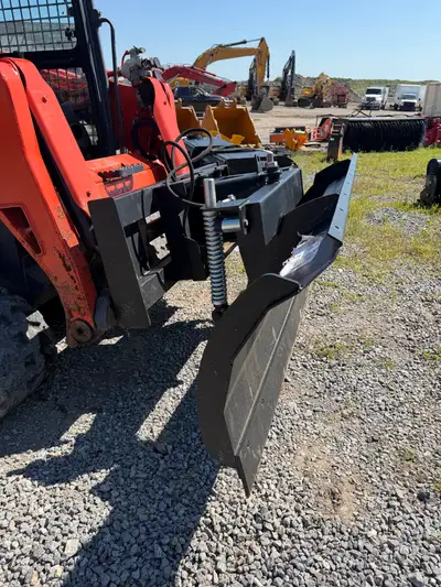 Take on grading, leveling, clearing, and material-moving jobs with this 2025 Suihe SSD-YS86 86" Skid...