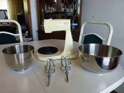 Sunbeam Mixmaster model number MM89C-1 made in USA. We are the original owners of this classic vinta...